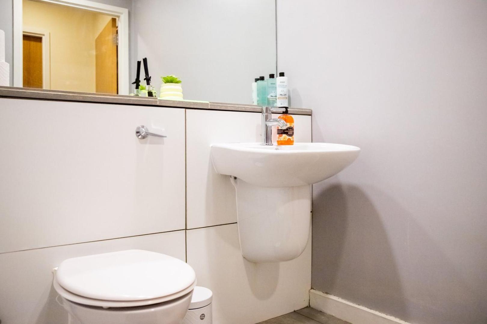 Leeds Vibrant 2 Bedroom Sleeps 4 Eksteriør bilde